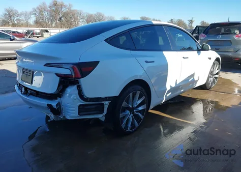 2025 Tesla Model 3 Long Range Rear-Wheel Drive/Standard z USA, uszkodzony, nr VIN 5YJ3E1EA1SF975942